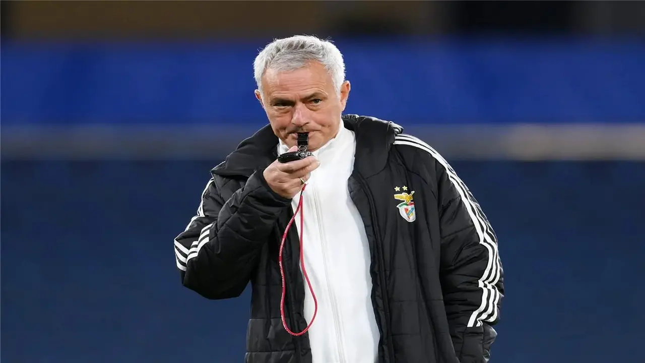 آس: مورينيو عالق في متاهة بين ريال مدريد وبنفيكا